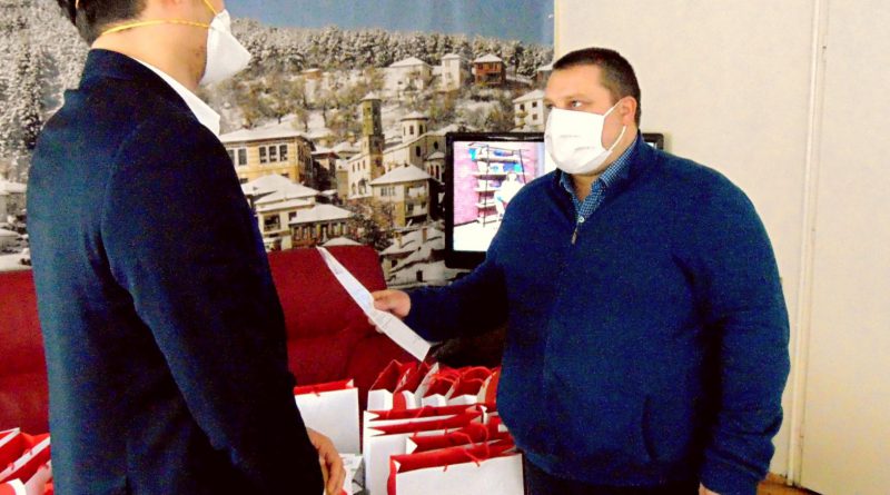 30 таблети за ученици во социјален ризик, донација од Еколог