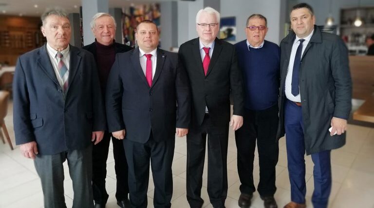 Екс претседателот на Хрватска Иво Јосиповиќ во посета на Крушево