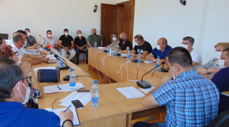 Институциите функционираат, граѓаните да ја почитуваат забраната за движење во шума
