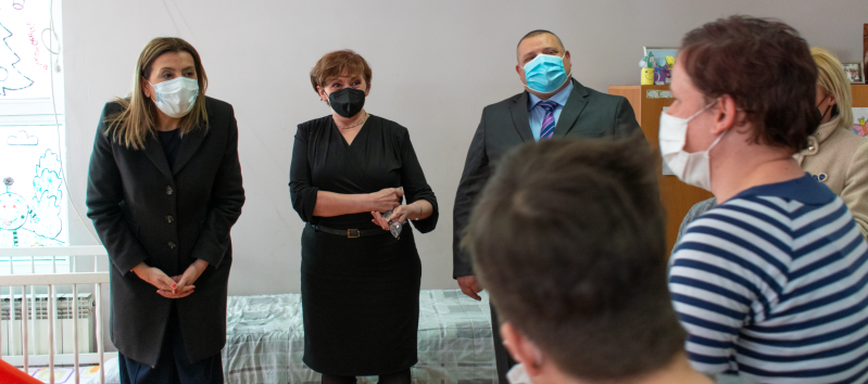 Министерката за труд во Крушево, успешна соработка со ЦСР, Дневниот центар и градинката