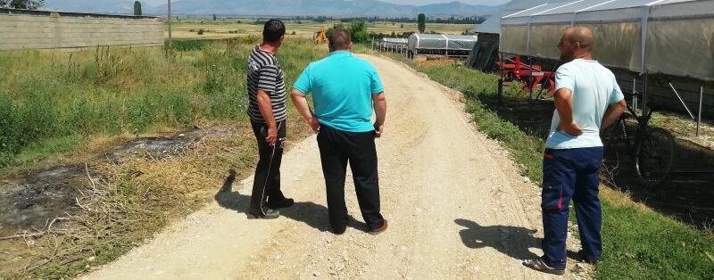 Тампонирање на пат во с. Пресил, во иднина поголеми ифнраструктурни зафати